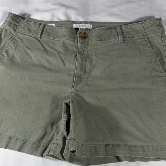 LOFT Pants - LOFT womens olive green The Monroe flat front 6" inseam chino shorts - size 16